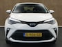 Toyota C-HR 1.8 Hybrid Dynamic - ORIGINEEL NEDERLANDSE AUTO - PARKEERSENSOREN VOOR EN ACHTER - DODEHOEK DETECTIE - ACHTERUITRIJ CAMERA - KEYLESS ENRTY & START - NAVIGATIE - APPLE CARPLAY/ ANDROID AUTO