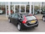 Volvo V60 T3 Momentum | Dealer onderhouden | Trekhaak | Parkeer sensoren voor en achter| Bluetooth verbinding |
