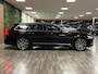 Volvo V90 T4 Aut. Inscription Luxury | Trekhaak | Schuifdak | Stoelventilatie | Head-Up Display | Stoelmassage | Standkachel met Volvo On Call App | Adaptieve Cruise Control | Stoelverwarming voor+achter | Stuurwielverwarming | Pilot Assist | BLIS Dode Hoek Detectie | Parkeercamera | Elektrische voorstoelen geheugen | Nappa lederen bekleding | Zitting verlenging voorstoelen | Lederen dashboard | 4-Spaaks sport stuurwiel | 19 Inch | Keyless Drive | Parkeersensoren voor+achter | Elektrisch bedienbare achterklep | Geintegreerde zongordijnen achterportieren | Verlichte instaplijsten | 4-Zone Climate Control | Apple Carplay/Android Auto | Onyx Black Metallic |