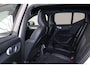 Volvo XC40 T5 Recharge Plus Dark - IntelliSafe Assist - Harman/Kardon audio - Adaptieve LED koplampen - Parkeercamera achter - Parkeersensoren voor & achter - Draadloze tel. lader - Extra getint glas - Elektr. inklapbare trekhaak - 19' LMV
