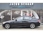 BMW 3-Serie 320i High Executive / Carplay / Keyless / Navi / Parkeersensoren v+a / Stoelverwarming / 17'' LM