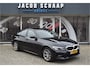 BMW 3-Serie 320i High Executive / Carplay / Keyless / Navi / Parkeersensoren v+a / Stoelverwarming / 17'' LM