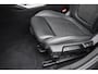 BMW 3-Serie 320i High Executive / Carplay / Keyless / Navi / Parkeersensoren v+a / Stoelverwarming / 17'' LM