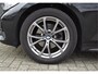 BMW 3-Serie 320i High Executive / Carplay / Keyless / Navi / Parkeersensoren v+a / Stoelverwarming / 17'' LM