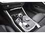 BMW 3-Serie 320i High Executive / Carplay / Keyless / Navi / Parkeersensoren v+a / Stoelverwarming / 17'' LM