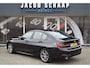 BMW 3-Serie 320i High Executive / Carplay / Keyless / Navi / Parkeersensoren v+a / Stoelverwarming / 17'' LM