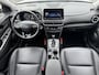 Hyundai Kona 1.6 GDI HEV 140pk Premium | LEDEREN BEKLEDING | TREKHAAK | 18'' 2-TONE LMV | HEAD UP DISPLAY | ADAPTIVE CRUISE | STOELVERW. VOOR EN ACHTER | STUURVERWARMING | STOELVERKOELING VOOR |