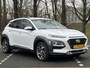 Hyundai Kona 1.6 GDI HEV 140pk Premium | LEDEREN BEKLEDING | TREKHAAK | 18'' 2-TONE LMV | HEAD UP DISPLAY | ADAPTIVE CRUISE | STOELVERW. VOOR EN ACHTER | STUURVERWARMING | STOELVERKOELING VOOR |