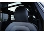 Volvo XC60 2.0 T6 Plug-in hybrid AWD Ultimate Black Edition - Panorama | Memory | Elek. Trekhaak | Stuurverwarming