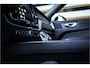 Volvo XC60 2.0 T6 Plug-in hybrid AWD Ultimate Black Edition - Panorama | Memory | Elek. Trekhaak | Stuurverwarming