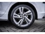 Volkswagen Golf 1.5 eTSI R-Line Business+ | Navigatie | Adaptieve cruise control | App-connect | Camera | LED | IQ-DRIVE |