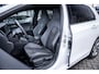 Volkswagen Golf 1.5 eTSI R-Line Business+ | Navigatie | Adaptieve cruise control | App-connect | Camera | LED | IQ-DRIVE |