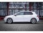 Volkswagen Golf 1.5 eTSI R-Line Business+ | Navigatie | Adaptieve cruise control | App-connect | Camera | LED | IQ-DRIVE |