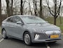 Hyundai Ioniq Comfort EV 38kWh 136pk | AFNEEMBARE TREKHAAK VOOR FIETSENDRAGER | PARKEERSENSOREN | ACHTERUITRIJCAMERA | VERWARMBARE VOORSTOELEN | IINGEBEOUWD NAVIGATIE SYSTEEM | APPLE CARPLAY & ANDROID AUTO |