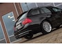 BMW 3-Serie Touring 318i Executive | Facelift | Panoramadak | Navigatie | Stoelverwarming | Climate control | Half leer | Bluetooth | Cruise control | PDC | ISO-fix | 17 inch | Origineel