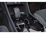 Volvo XC40 T4 Recharge Ultimate Dark - Panorama/schuifdak - IntelliSafe Assist & Surround - Harman/Kardon audio - Parkeercamera achter - Verwarmde voorstoelen & stuur - Parkeersensoren voor & achter - Elektr. bedienb. voorstoelen met geheugen links - Draadloze tel. lader - Extra getint glas - Elektr. inklapbare trekhaak - 19' LMV