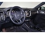 Volvo XC40 T4 Recharge Ultimate Dark - Panorama/schuifdak - IntelliSafe Assist & Surround - Harman/Kardon audio - Parkeercamera achter - Verwarmde voorstoelen & stuur - Parkeersensoren voor & achter - Elektr. bedienb. voorstoelen met geheugen links - Draadloze tel. lader - Extra getint glas - Elektr. inklapbare trekhaak - 19' LMV