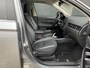 Mitsubishi Outlander 2.0 PHEV Instyle+ 204 pk 4WD AUT. | navigatie | schuifdak | trekhaak | leder interieur | elektr. a. klep | stoel/stuurvw.