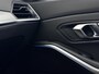 BMW 3-Serie Touring 320e | Trekhaak | Nieuw model | Carplay | Camera | Skyscraper grau | Sfeerverlichting | Widescreen | M Shadow