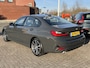 BMW 3-Serie 318i 2.0 High Executive Edition Dravitgrau Sportline Live Cockpit Prof Vol Leder Stoelverwarming Shadow Line Led Sfeerverlichting Sportstoelen Apple Carplay Android Auto NL Auto