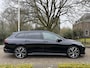 Volkswagen Golf Variant 1.5 eTSI R-Line | Pano | IQ-Light | Camera | Adaptive | CarPlay |
