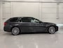 BMW 5-Serie Touring 530e xDrive High Exe PANO/TREKHAAK/H&K/360CAMERA/ACC/19"M-SPORT BREEDSET/LED-ADAPTIVE/LEER-SPORT/SFEER/CARPLAY/SHADOW-LINE/SOPHISTOGRAU/NET OH BEURT GEHAD BIJ BMW DEALER
