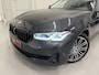 BMW 5-Serie Touring 530e xDrive High Exe PANO/TREKHAAK/H&K/360CAMERA/ACC/19"M-SPORT BREEDSET/LED-ADAPTIVE/LEER-SPORT/SFEER/CARPLAY/SHADOW-LINE/SOPHISTOGRAU/NET OH BEURT GEHAD BIJ BMW DEALER