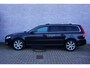 Volvo V70 2.0 T5 Inscription Edition | Trekhaak | Open dak| Geventileerd leder | Parkeersensoren | Roofrails |