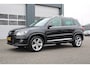 Volkswagen Tiguan 1.4 TSI R-Line Edition Clima/Cruise/Bi-Xenon/Camera/Stoelverwarming/PDC/LED/Park.Assist/18"LM/Alcantara/Trekhaak