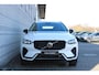 Volvo XC60 2.0 T6 Plug-in hybrid AWD Plus Dark | Elektrisch glazen panorama-dak | Rondomzicht camera | Trekhaak elektrisch uitklapbaar | Elektrisch verstelbare voorstoelen met geheugen | Adaptieve cruise control | Google services | Apple Carplay & Android Auto | Dodehoek detectie | Lederen bekleding | Keyless Entry | Stoel- en stuurverwarming |