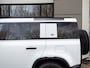 Land Rover Defender 110 P400e 404pk AWD 110 | ClearSight | Black Pack | Luchtvering | 22'' Gloss Black | Stuurwielverwarming | Rode Remklauwen | 24 maanden Land Rover Approved