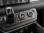 Land Rover Defender 110 P400e 404pk AWD 110 | ClearSight | Black Pack | Luchtvering | 22'' Gloss Black | Stuurwielverwarming | Rode Remklauwen | 24 maanden Land Rover Approved