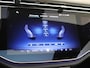 Mercedes-Benz E-klasse 300 e AMG Line / Premium/ Panoramadak/ 20 inch/ AIRMATIC/ Achterasbesturing/ SUPERSCREEN/ Massage/ Softclose/ El. Trekhaak/