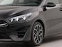 Kia Ceed Sportswagon 1.5 T-GDi GT-Line | Elektr. glazen schuif-/kanteldak | Apple Carplay | Navigatie | Stuur verwarmd | Achteruitrij camera | Parkeersensoren achter | Dodehoek detector | Voorstoelen verwarmd | Sportstoelen |