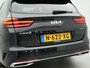 Kia Ceed Sportswagon 1.5 T-GDi GT-Line | Elektr. glazen schuif-/kanteldak | Apple Carplay | Navigatie | Stuur verwarmd | Achteruitrij camera | Parkeersensoren achter | Dodehoek detector | Voorstoelen verwarmd | Sportstoelen |