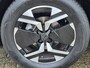 Peugeot 2008 GT 130 PK | Automaat | Navigatie | Camera Voor en Achter | Apple Carplay en Android Auto | Keyless Entry en Start | Dodehoek Bewaking | Draadloze Telefoonlader |