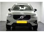 Volvo XC40 1.5 T5 Plug-in Hybrid 193kW/262pk DCT7 Ultimate Dark FACELIFT! PANORAMADAK + HARMAN/KARDON + ADAPT.CRUISE + PILOT ASSIST + NAVI SENSUS + BLIS + LANE ASSIST + EL.STOELEN + STOEL-&STUURVERWARMING + 360 CAMERA + KEYLESS + PARKSENSOREN V&A + 19” LM-VELGEN!!