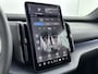 Volvo EX30 Cross Country Twin Motor Performance Ultra 69 kWh | Warmtepomp | Stoel + Stuur verwarming | Extra getint Glas | PDC V+A en 360 Camera | Harman en Kardon Audio |