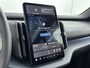 Volvo EX30 Cross Country Twin Motor Performance Ultra 69 kWh | Warmtepomp | Stoel + Stuur verwarming | Extra getint Glas | PDC V+A en 360 Camera | Harman en Kardon Audio |