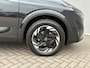 Nissan Qashqai 1.3 MHEV Xtronic N-Connecta Automaat / Fabrieksgarantie t/m 06-2028 / 1.800 kg trekgewicht / Panorama dak / Elektrische klep / HUD / Camera 360° / Cold pack / Stuur-, stoel- en voorruitverwarming / Navigatie / Apple Carplay Android / 18" LM wielen /