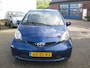 Toyota Aygo 1.0-12V + zuinig 5 deurs in Nederland nieuw geleverd autootje met airco en centrale portiervergrendeling!