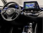 Toyota C-HR 1.8 Hybrid Sport Automaat (NAVIGATIE, CAMERA, JBL AUDIO, ADAPTIVE CRUISE, SPORTSTOELEN, STOELVERWARMING, KEYLESS, PARKEERSENSOREN, ZWART HEMEL, NIEUWSTAAT)