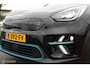 Kia Niro EV e-Niro ExecutiveLine 64 kWh, SOH 100 %, Leer, Trekhaak, Stoel-stuurverwarming, Cruise, Clima, Navi, App connect, Donker glas, Pdc voor + achter + Camera,