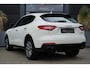Maserati Levante 3.0 V6 S AWD GranLusso 430pk Stoelverwarming/Luchtvering/Navigatie
