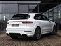 Porsche Cayenne 3.0 E-Hybrid Platinum Edition | SPORTDESIGN | SPORTCHRONO | SPORTUITLAATSYSTEEM | PANORAMA/SCHUIF-KANTELDAK | PASM LUCHTVERING | 21 INCH | 18-WEG STOELEN | ACHTERUITRIJCAMERA | ADAPTIVE CRUISE CONTROL | CARRARAWIT |