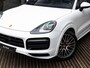 Porsche Cayenne 3.0 E-Hybrid Platinum Edition | SPORTDESIGN | SPORTCHRONO | SPORTUITLAATSYSTEEM | PANORAMA/SCHUIF-KANTELDAK | PASM LUCHTVERING | 21 INCH | 18-WEG STOELEN | ACHTERUITRIJCAMERA | ADAPTIVE CRUISE CONTROL | CARRARAWIT |
