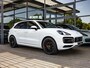 Porsche Cayenne 3.0 E-Hybrid Platinum Edition | SPORTDESIGN | SPORTCHRONO | SPORTUITLAATSYSTEEM | PANORAMA/SCHUIF-KANTELDAK | PASM LUCHTVERING | 21 INCH | 18-WEG STOELEN | ACHTERUITRIJCAMERA | ADAPTIVE CRUISE CONTROL | CARRARAWIT |