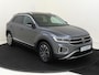 Volkswagen T-Roc 1.5 TSI Style | Panoramadak | Trekhaak | Keyless | Digital cockpit Pro | Achteruitrijcamera | Parkeerassistent | Adaptieve cruise control | Stoelverwarming |
