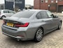 BMW 3-Serie 320e Widescreen Trekhaak Camera Elek Stoelen Leder Stoelverwarming 18 Inch M-Sport Velgen Keyless Led Dab Extra Getint Glas NL Auto Plug In Hybride