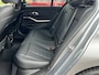 BMW 3-Serie 320e Widescreen Trekhaak Camera Elek Stoelen Leder Stoelverwarming 18 Inch M-Sport Velgen Keyless Led Dab Extra Getint Glas NL Auto Plug In Hybride